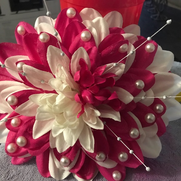 Beautiful large artificial Dahlia flowers - Picture 4 of 8